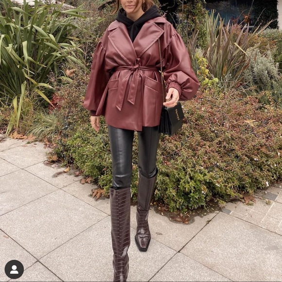 Luxurious limited edition Faux leather belt blazer - Picture 2 of 7